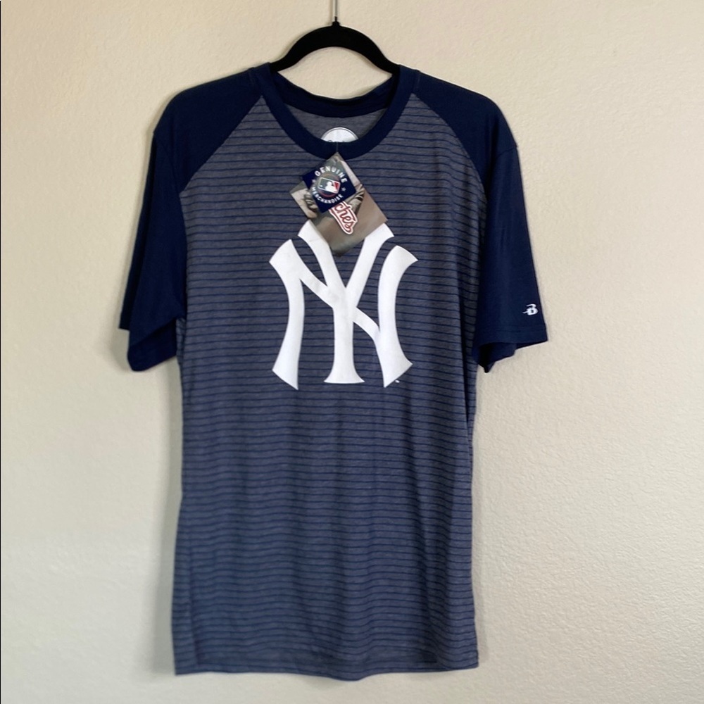 Stitches Yankees Blue and White Short Sleeve Tee Sz men’s small NWT